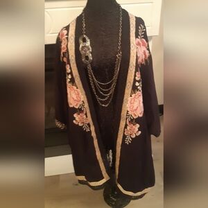 Women's Size Small( Made Large) Paparazzi Black and Pink Embroidered Detail😍